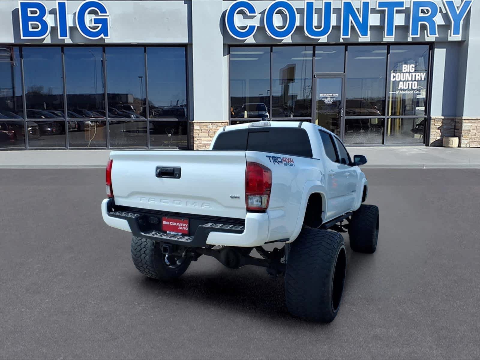 Used 2017 Toyota Tacoma TRD Sport w/ Tow Package (A/T) AWD/4WD image 6