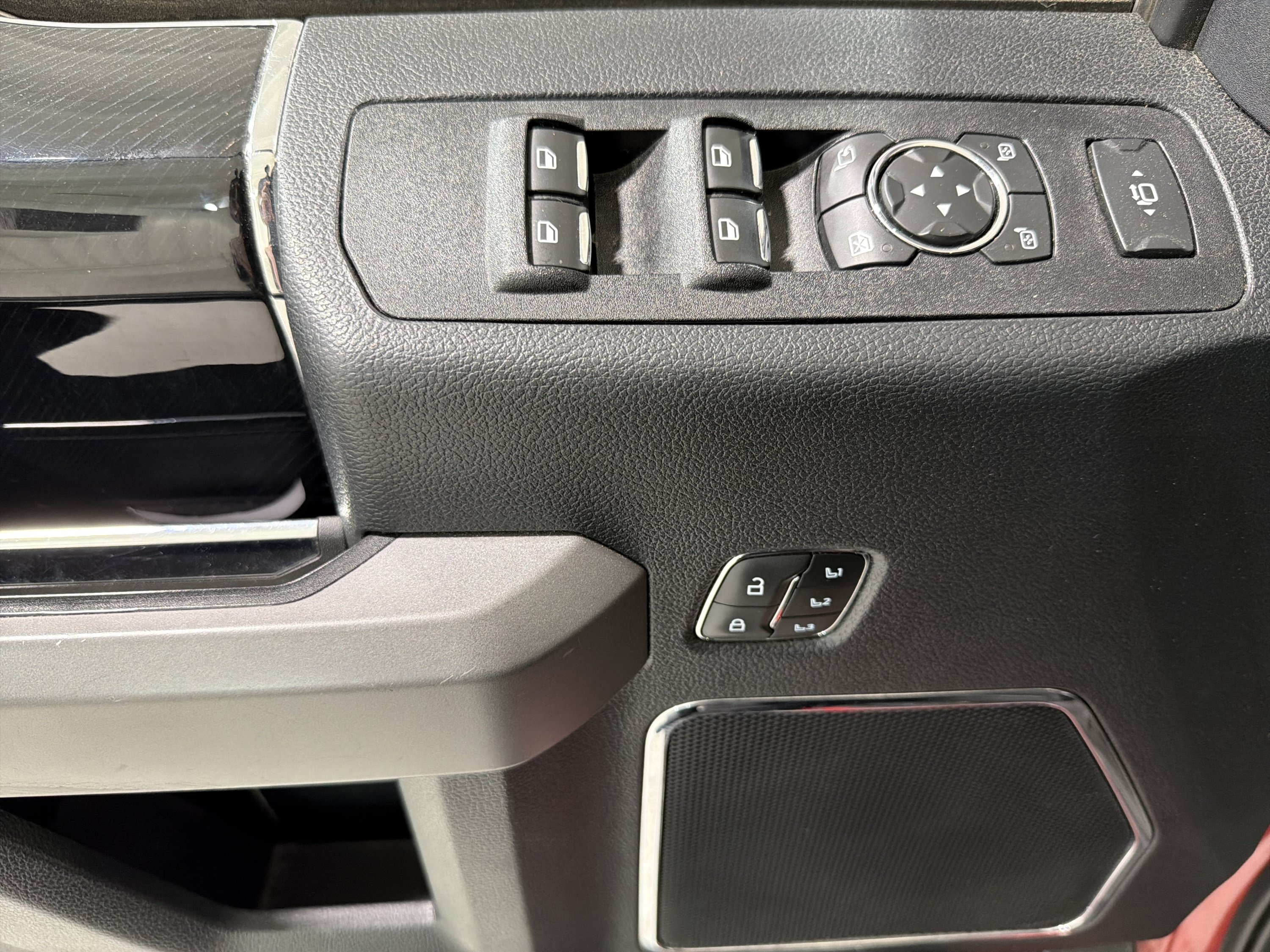 Used 2020 Ford F250 Platinum w/ FX4 Off-Road Package AWD/4WD image 16