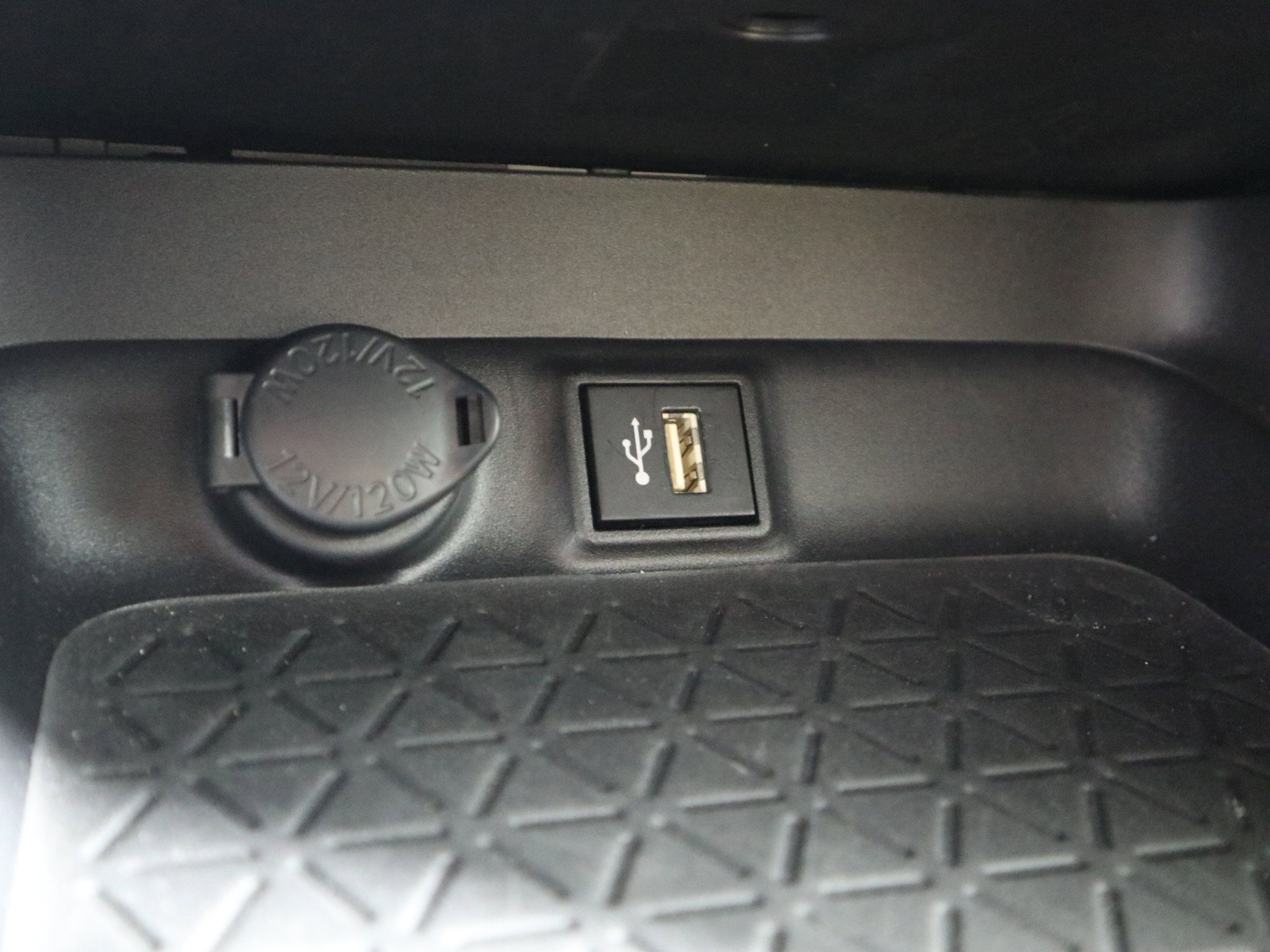 Used 2025 Toyota RAV4 XLE Premium image 33