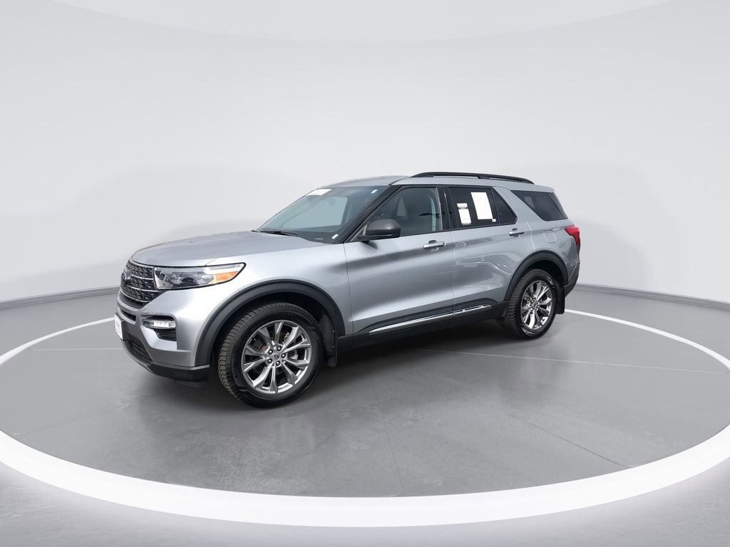 Used 2022 Ford Explorer XLT w/ Equipment Group 202A AWD/4WD image 4