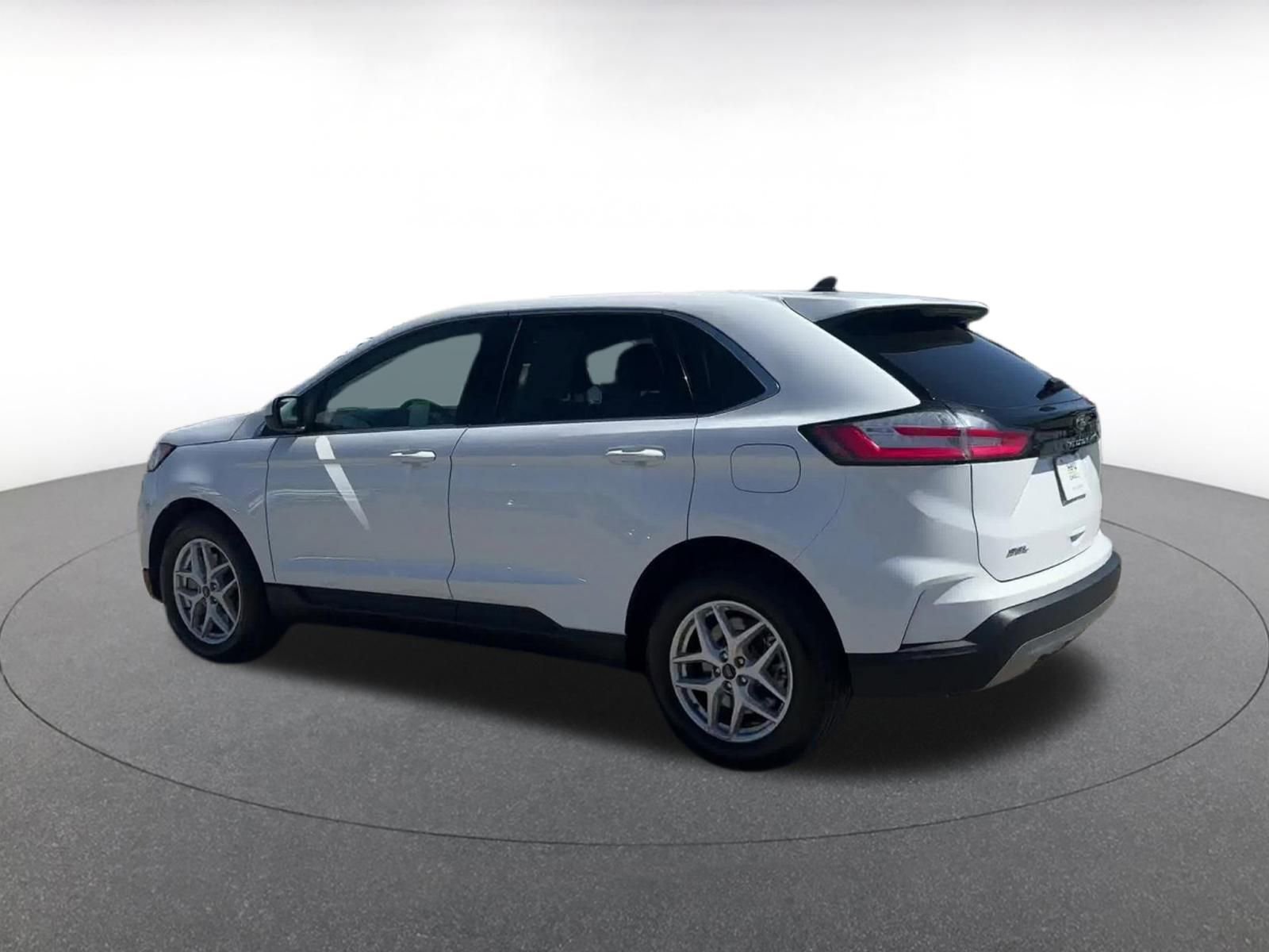 Used 2024 Ford Edge SEL image 10