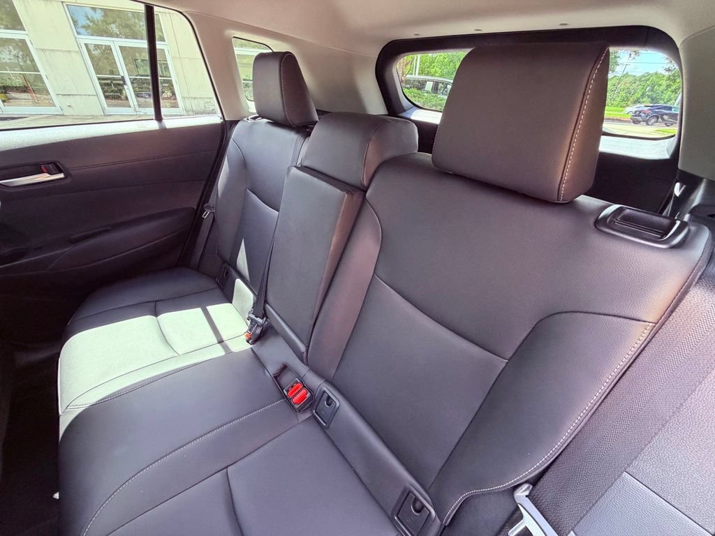 Used 2023 Toyota Corolla Cross XLE w/ Convenience Package FWD image 13