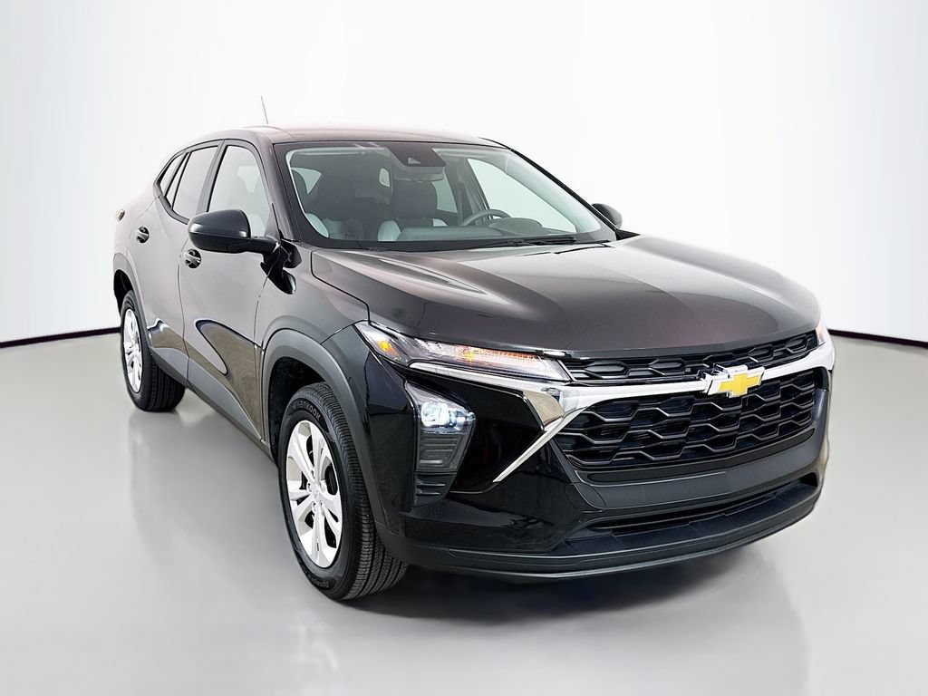 Used 2026 Chevrolet Trax LS FWD image 1