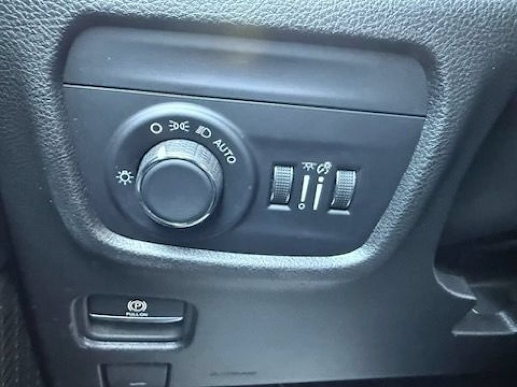 Used 2023 Jeep Grand Cherokee L Laredo AWD/4WD image 32