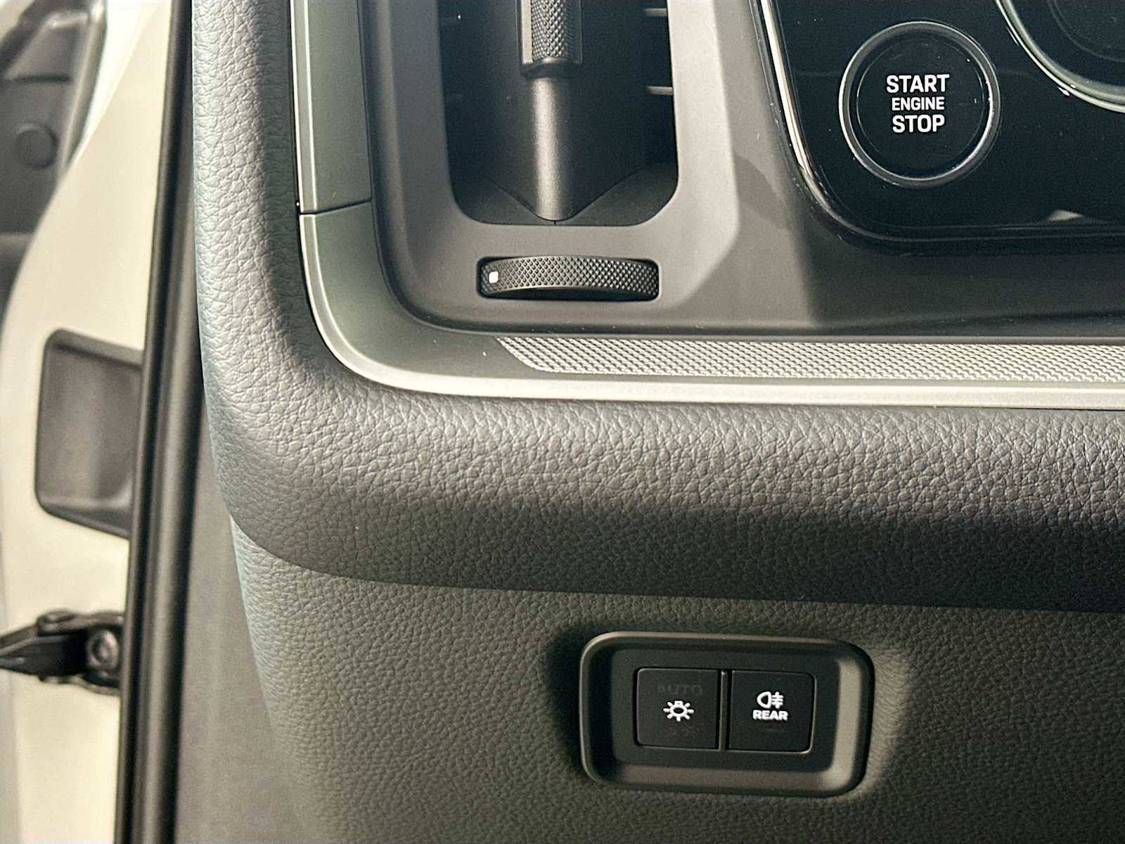 New 2025 Porsche Cayenne Coupe image 13