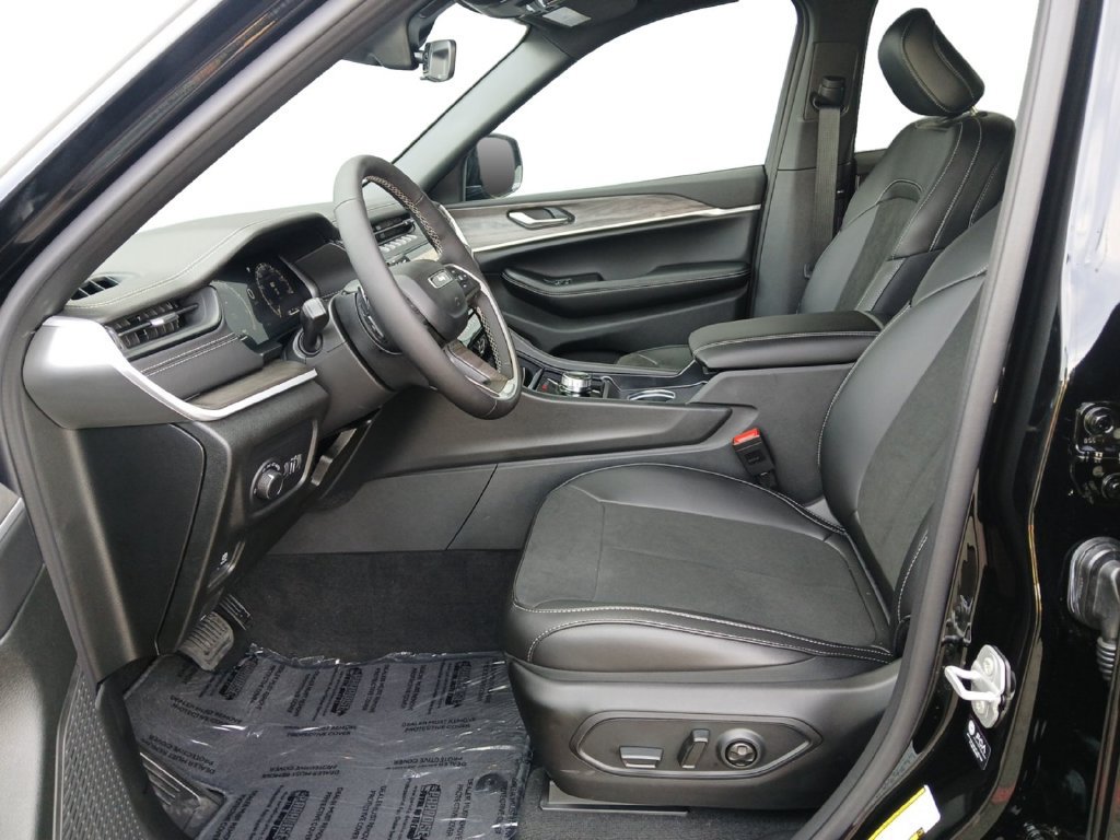 New 2027 Jeep Grand Cherokee L 2WD image 19