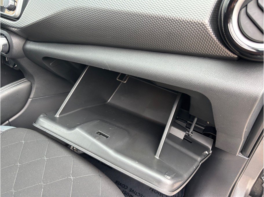 Used 2019 Nissan Kicks SV FWD image 34