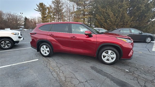 Used 2024 Toyota Highlander LE image 28