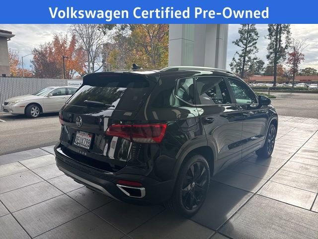 Certified 2023 Volkswagen Taos SE w/ Panoramic Sunroof Package image 9