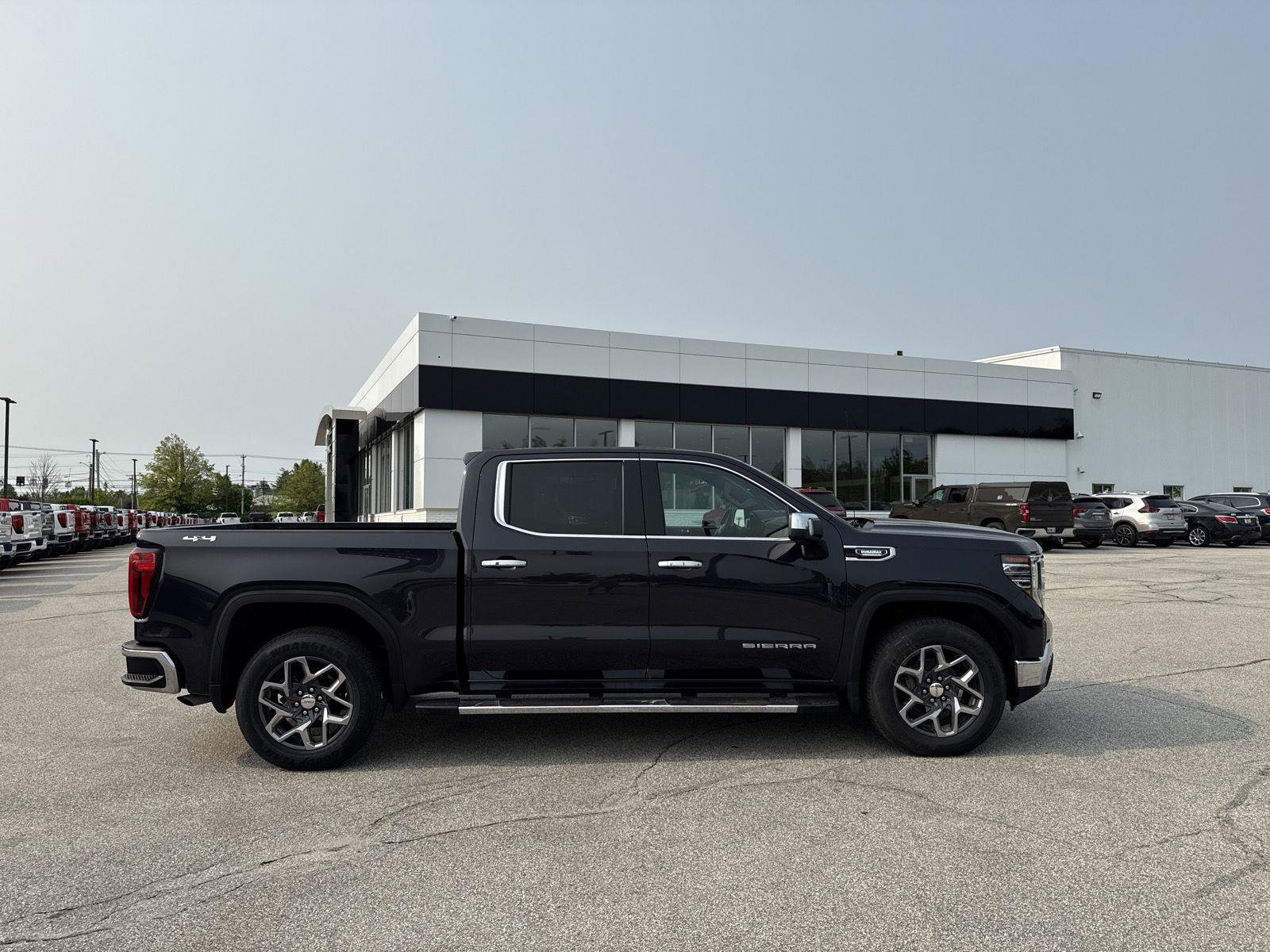 Used 2022 GMC Sierra 1500 SLT w/ SLT Premium Plus Package image 9