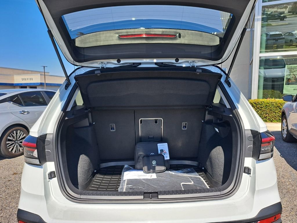 New 2026 Volkswagen Taos SE image 26