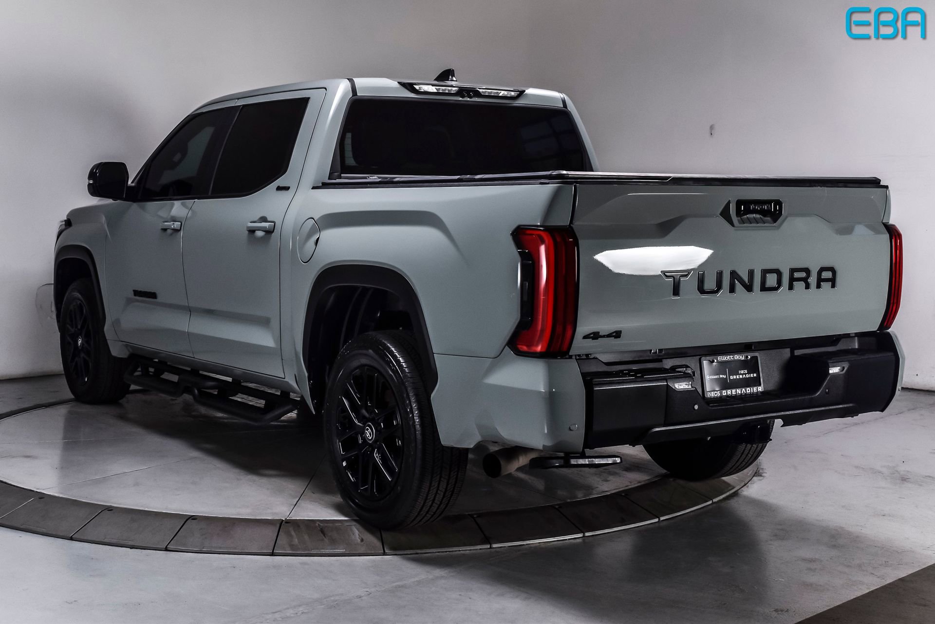 Used 2025 Toyota Tundra Limited AWD/4WD image 6