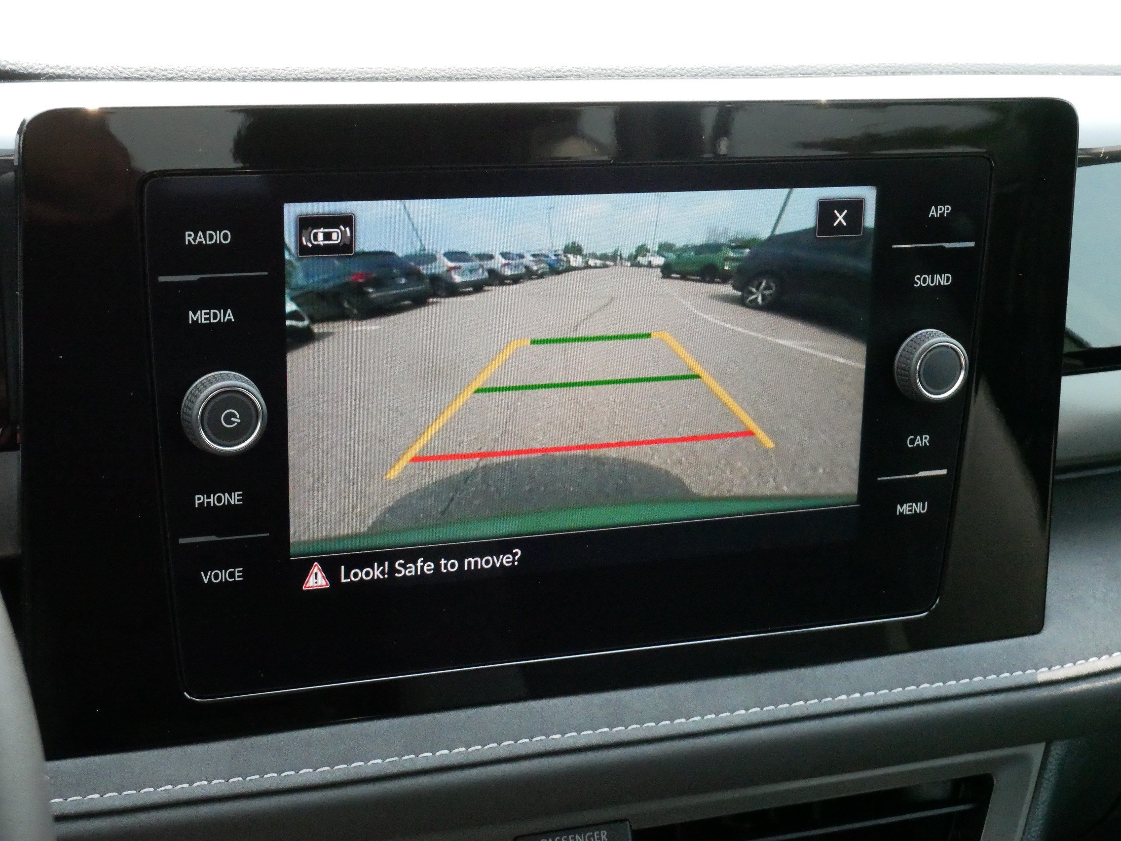 Certified 2025 Volkswagen Taos SE AWD/4WD image 30