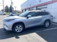Used 2023 Toyota Highlander LE image 4