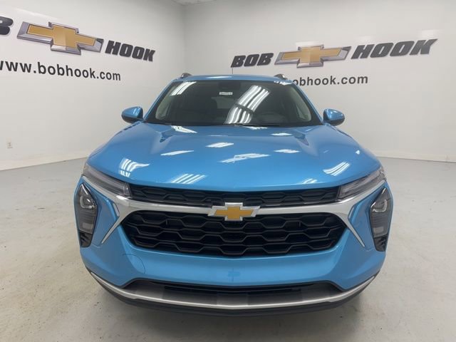 New 2026 Chevrolet Trax LT w/ Driver Confidence Package image 2