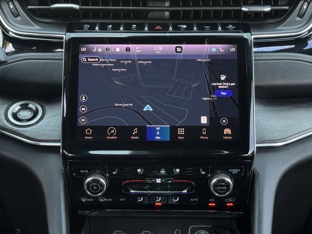 Used 2023 Jeep Grand Cherokee Overland w/ Luxury Tech Group IV RWD image 17