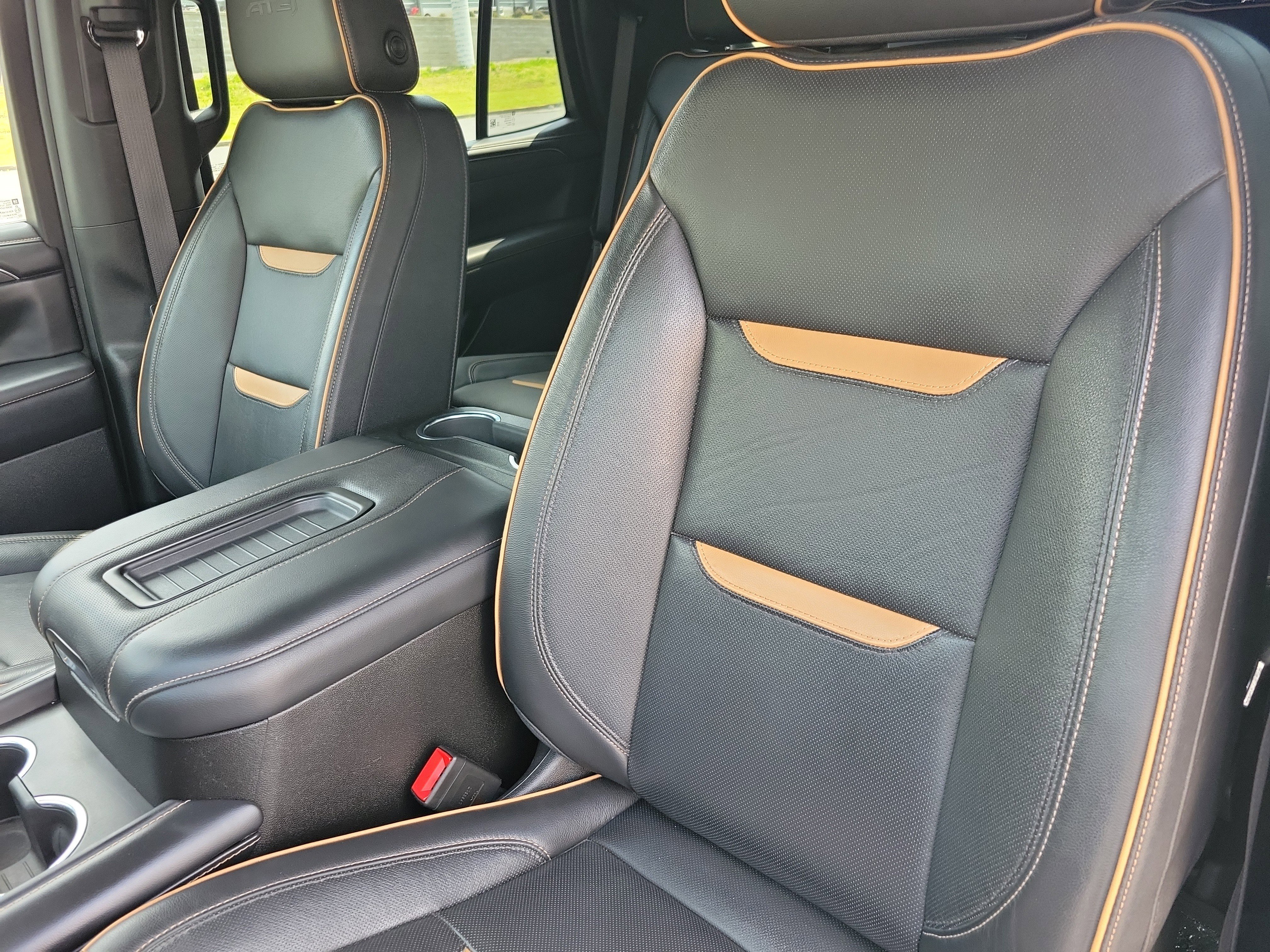 Used 2023 GMC Yukon AT4 image 6