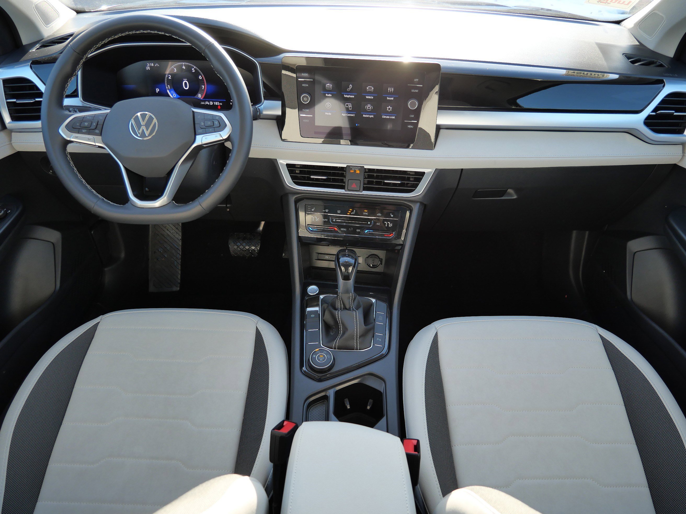 Certified 2025 Volkswagen Taos SE image 10