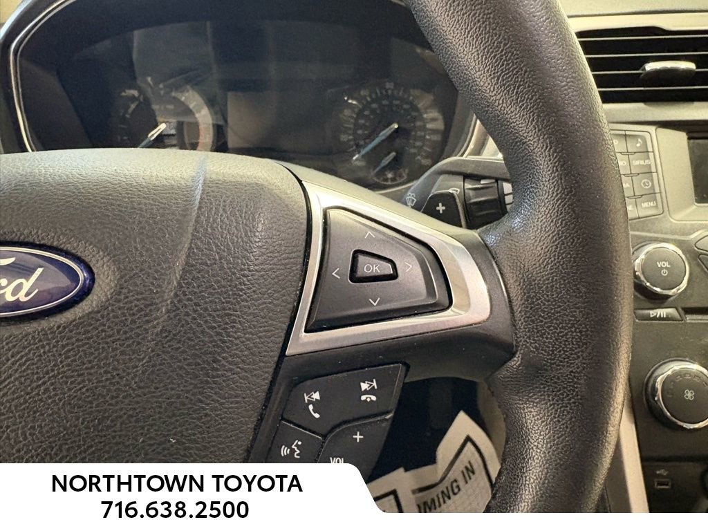 Used 2017 Ford Fusion SE FWD image 31