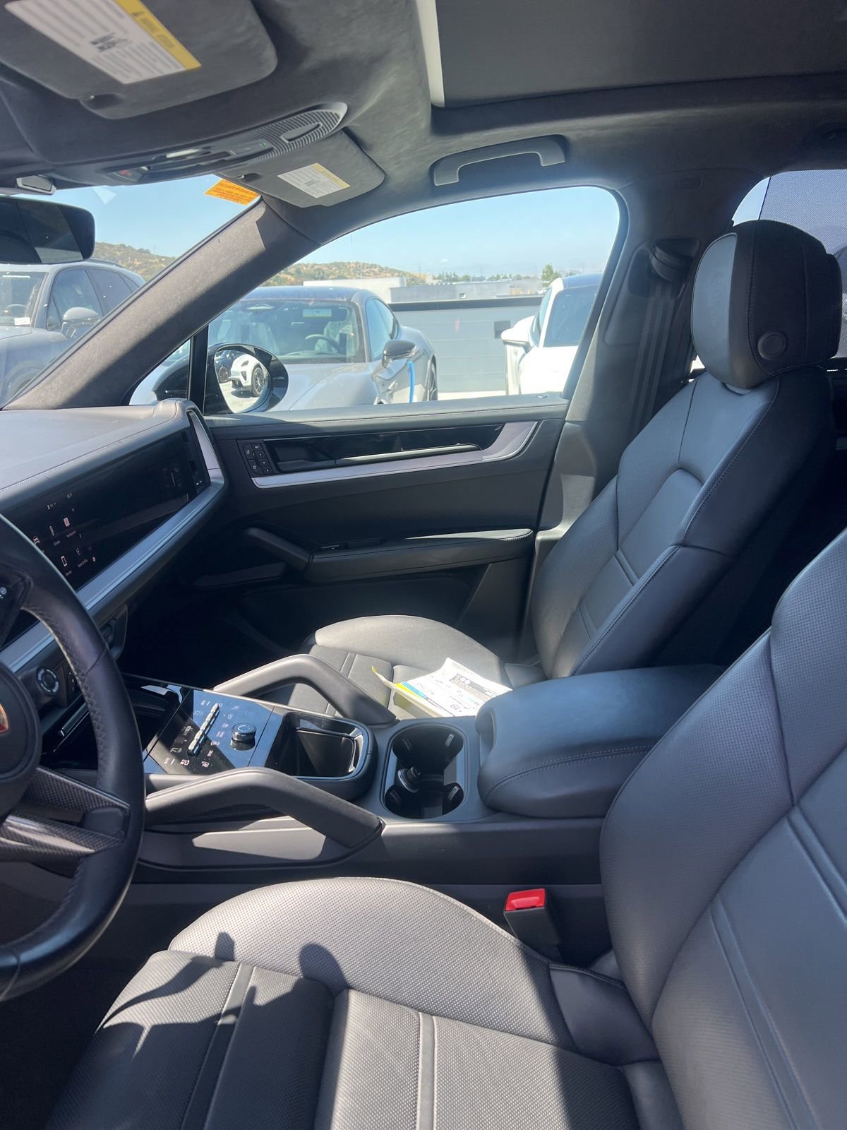 Used 2024 Porsche Cayenne Turbo image 4