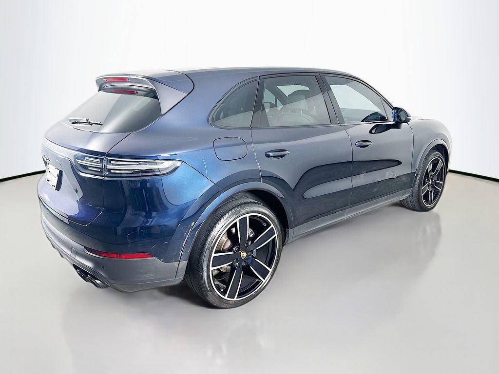 Certified 2023 Porsche Cayenne Platinum Edition image 9