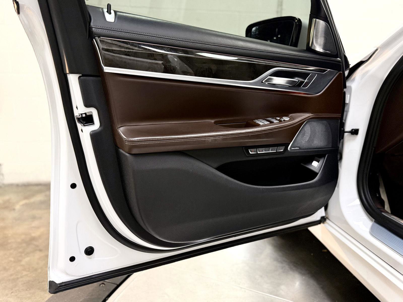 Used 2017 BMW 750i RWD image 11