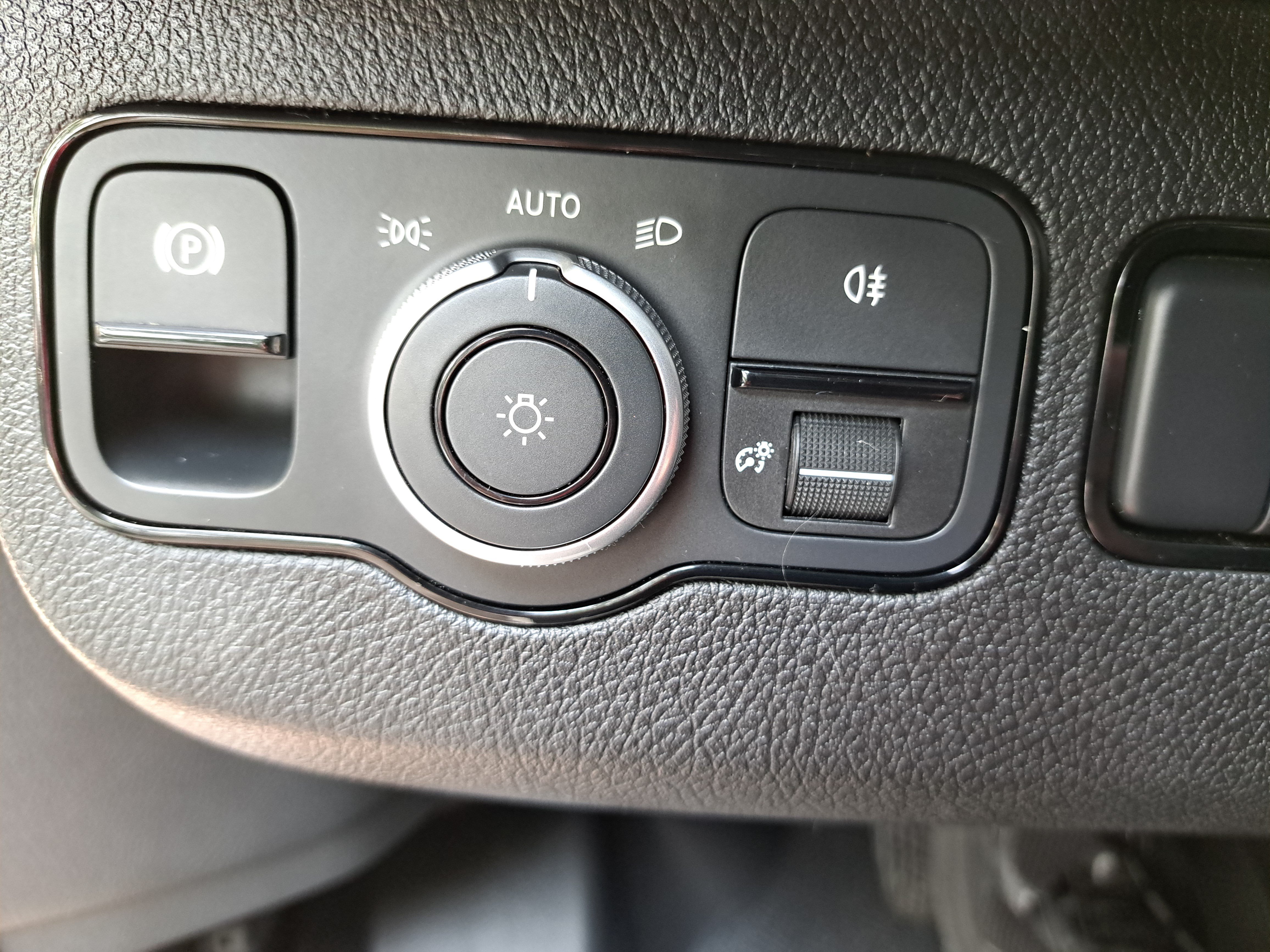 Used 2024 Mercedes-Benz eSprinter 170 Cargo image 27