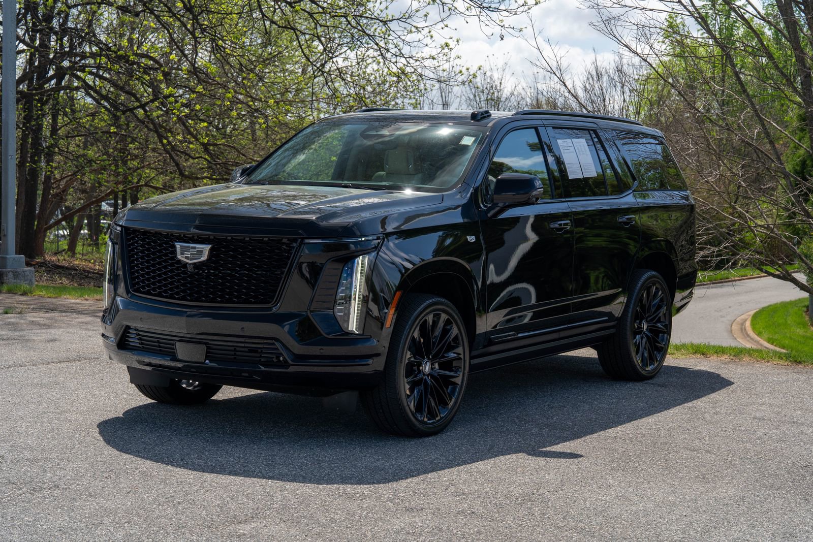 Used 2025 Cadillac Escalade Sport Platinum w/ LPO, ONYX Package AWD/4WD image 4
