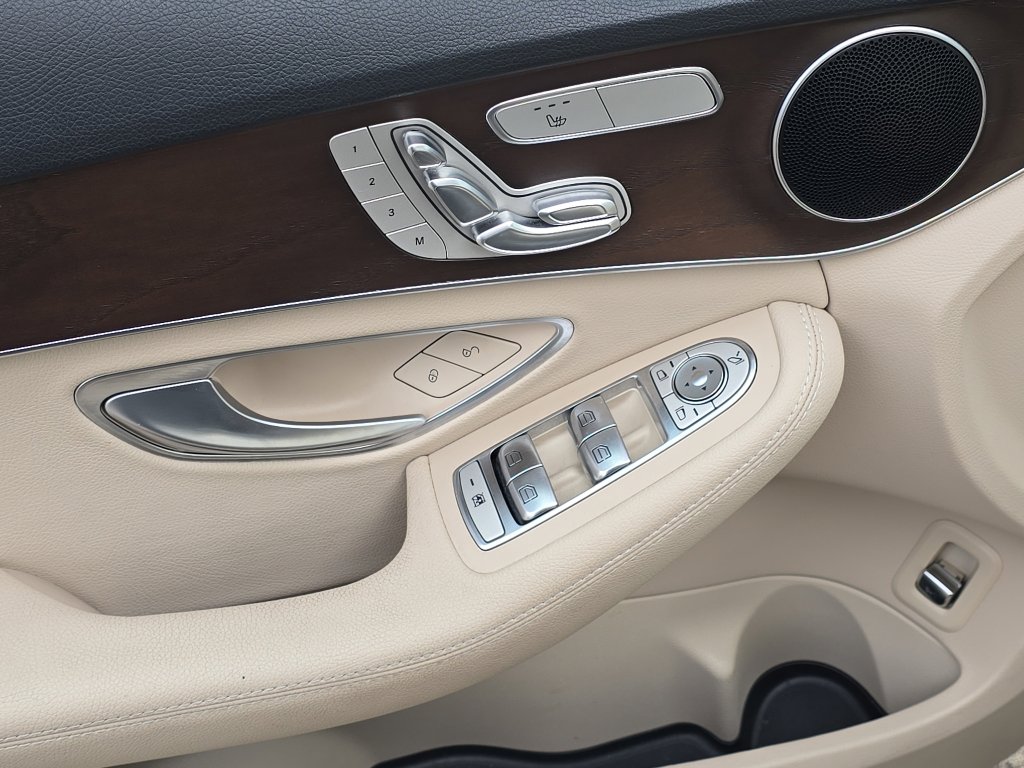 Used 2021 Mercedes-Benz C 300 4MATIC Sedan image 11