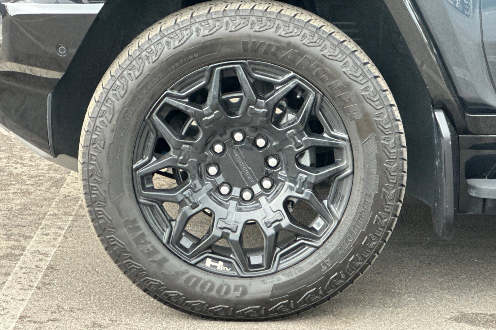 Used 2025 GMC Hummer EV 3X w/ LPO, Dark Essentials Package image 25