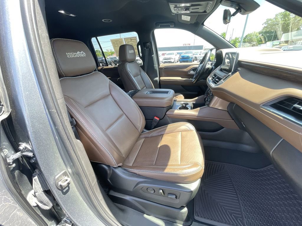 Used 2022 Chevrolet Suburban High Country w/ LPO, Illumination Package AWD/4WD image 28