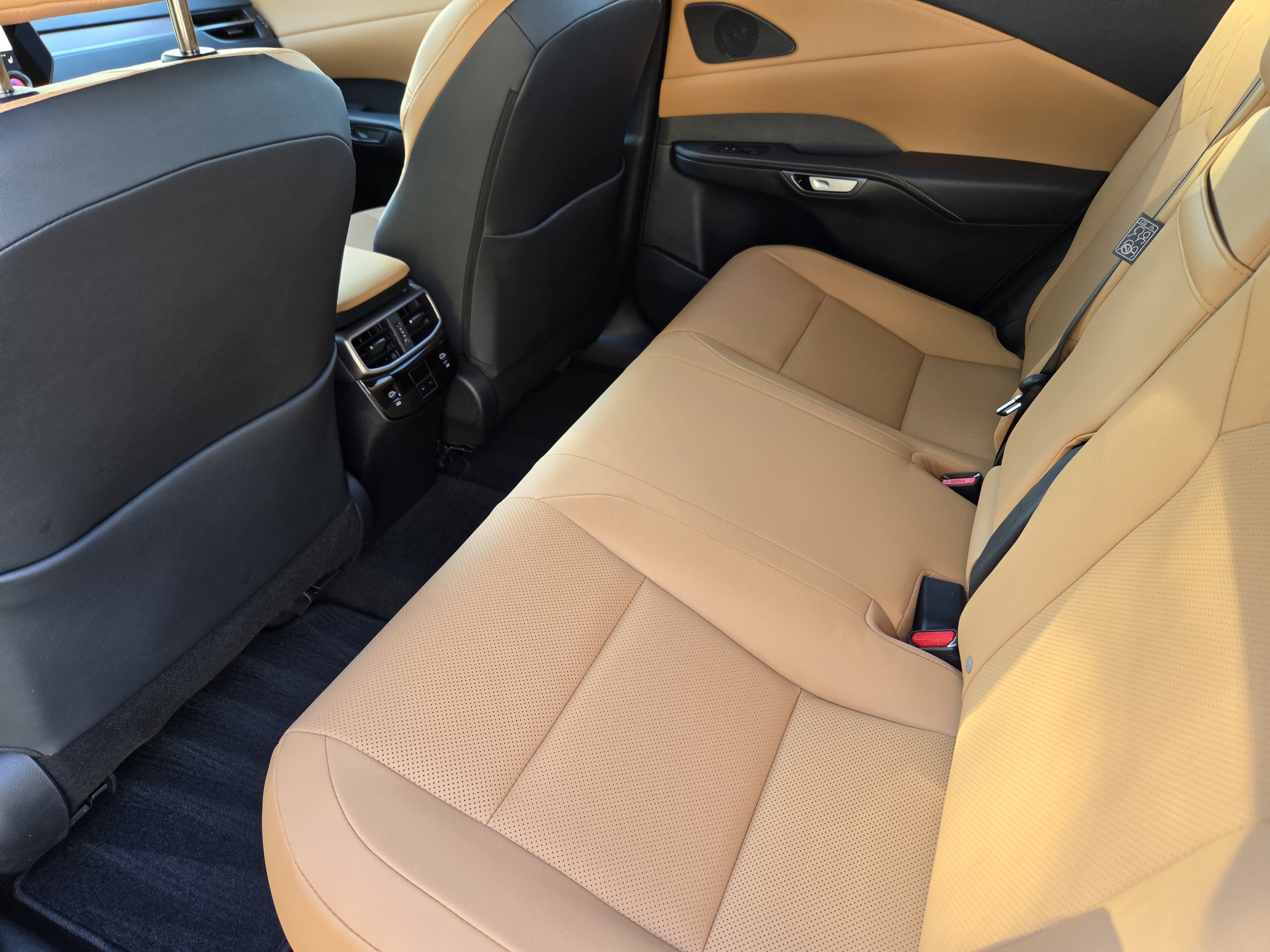 Used 2026 Lexus RX 350 Premium w/ Convenience Package FWD image 34