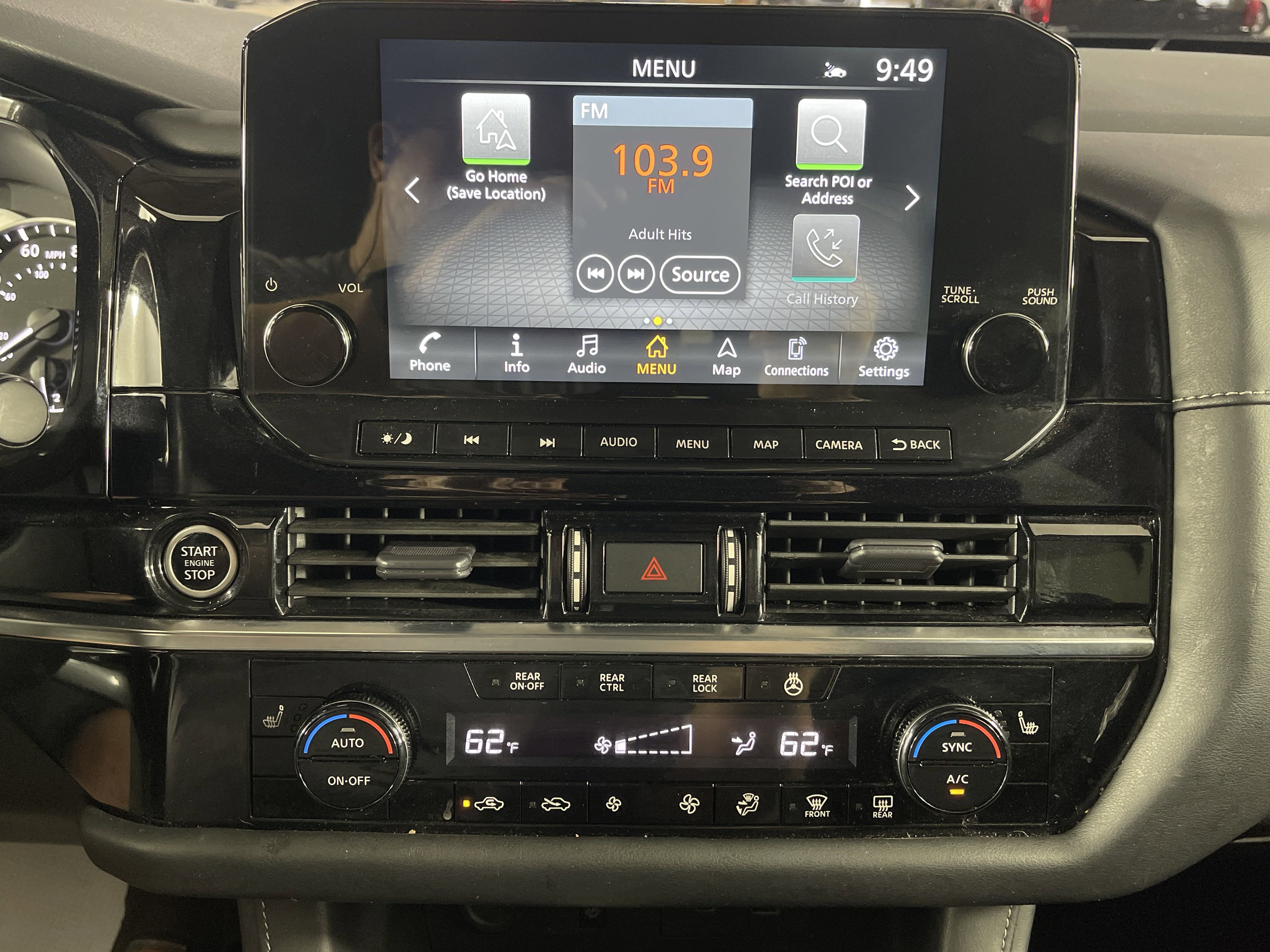 Used 2023 Nissan Pathfinder SL w/ Black Appearance Package image 19