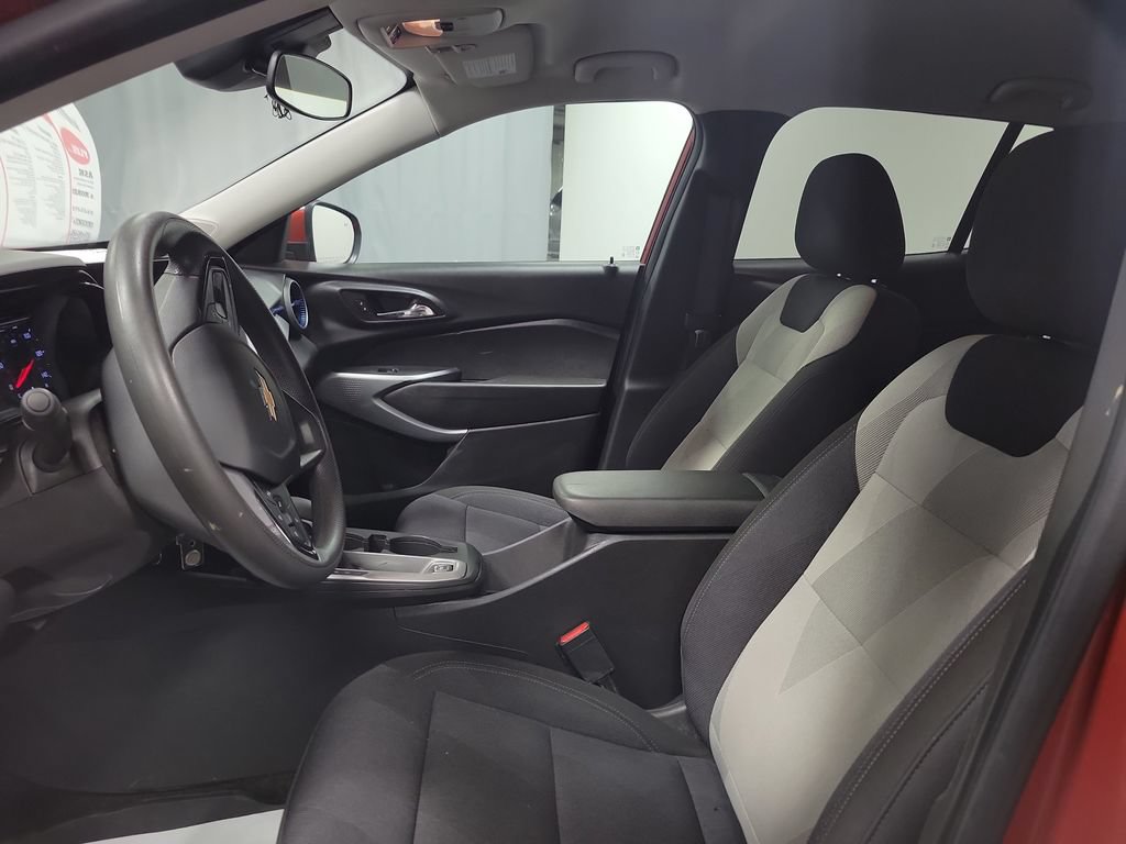 Used 2024 Chevrolet Trax LS w/ LS Convenience Package FWD image 12