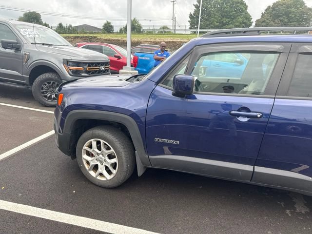 Used 2017 Jeep Renegade Latitude w/ Advanced Technology Group AWD/4WD image 26
