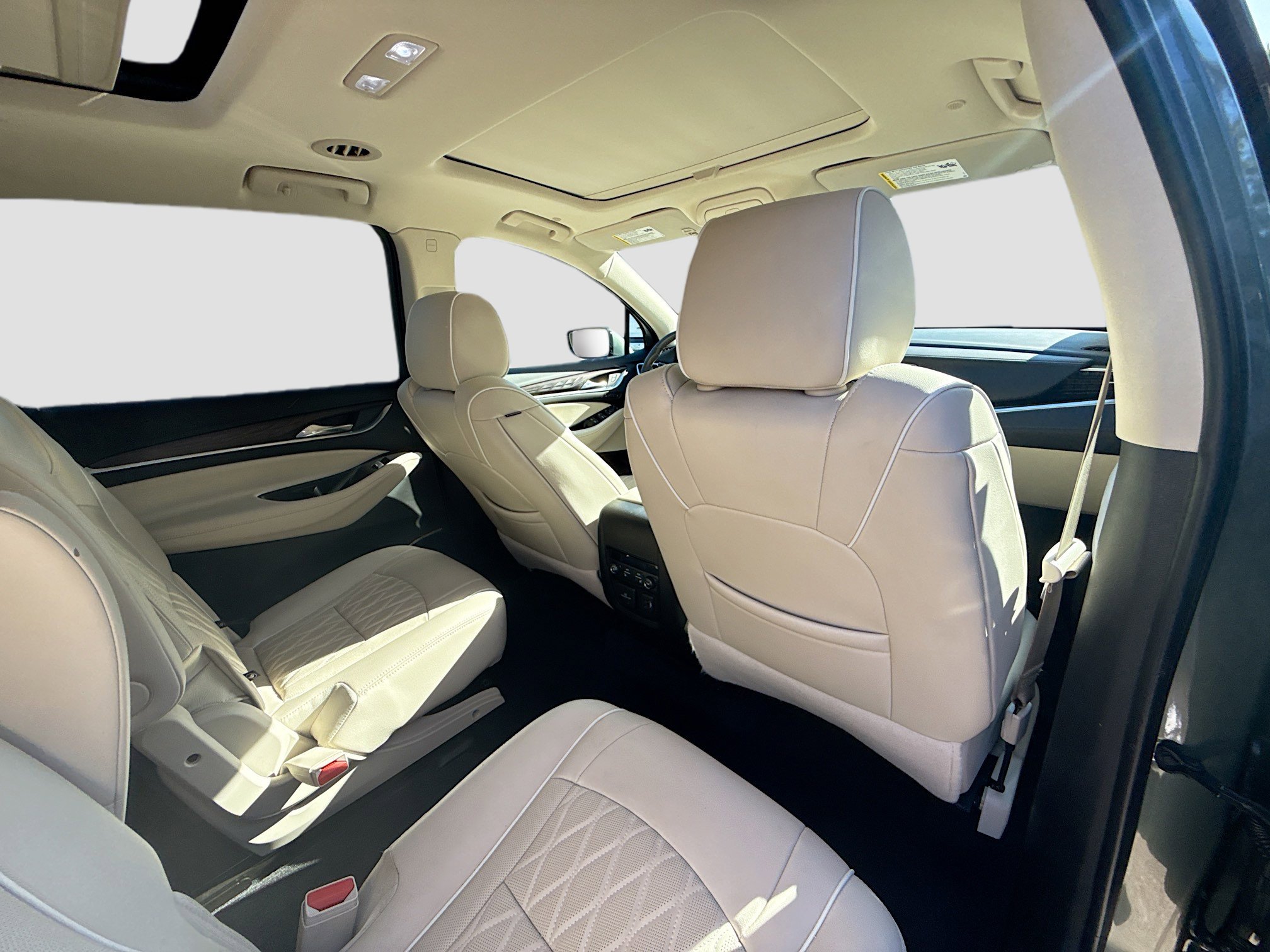 Used 2022 Buick Enclave Avenir w/ Avenir Technology Package image 31