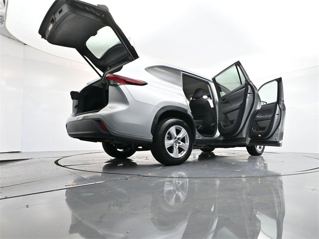 Used 2024 Toyota Highlander LE image 37