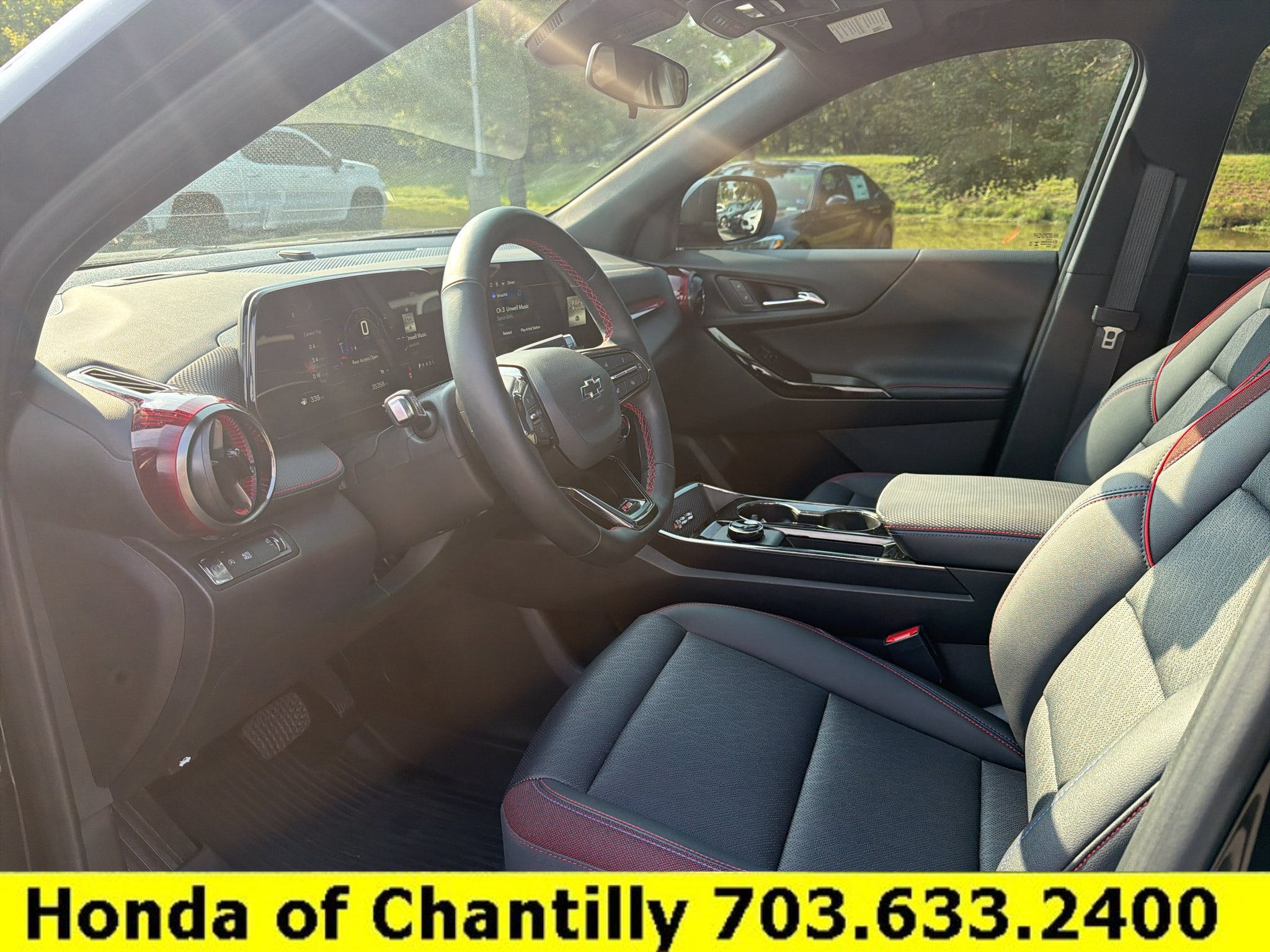 Used 2025 Chevrolet Equinox RS FWD image 23