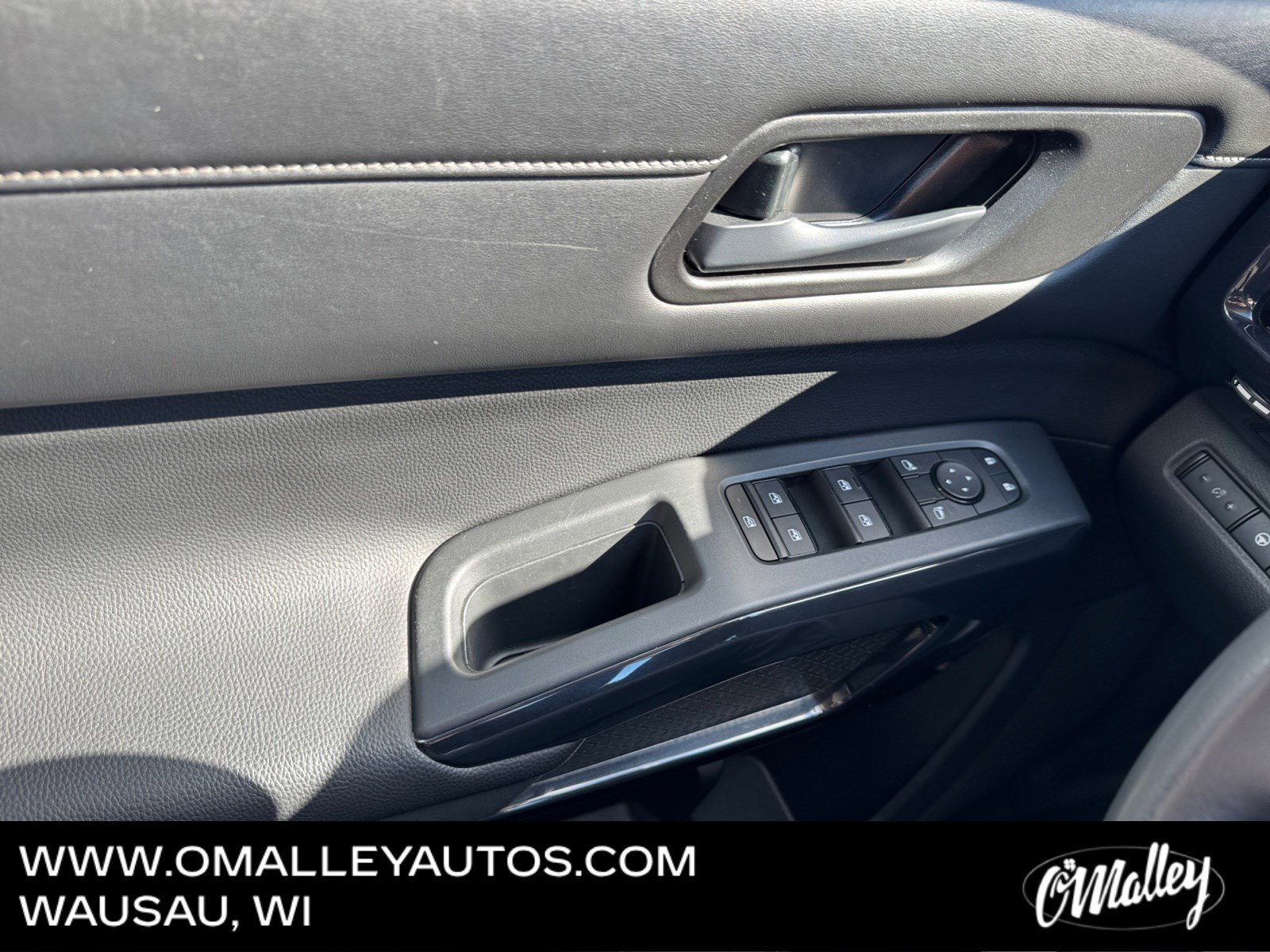 Used 2024 Nissan Pathfinder SV image 19