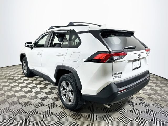 Used 2022 Toyota RAV4 XLE w/ Convenience Package FWD image 5