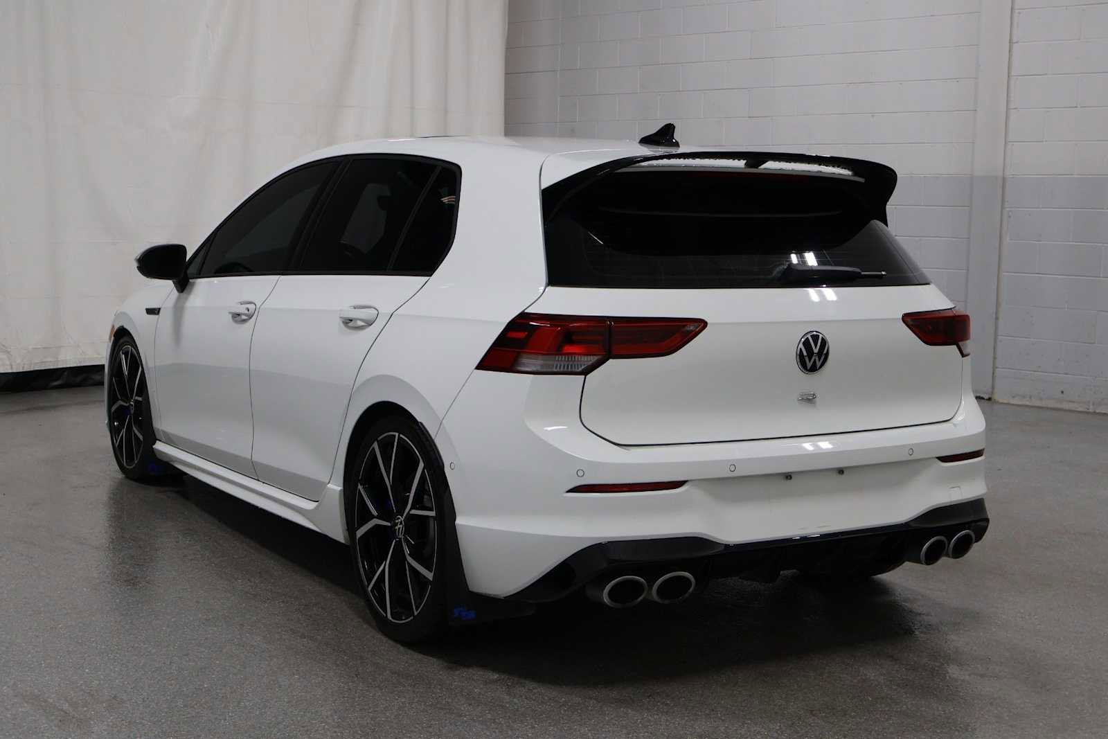 Used 2023 Volkswagen Golf R AWD/4WD image 3