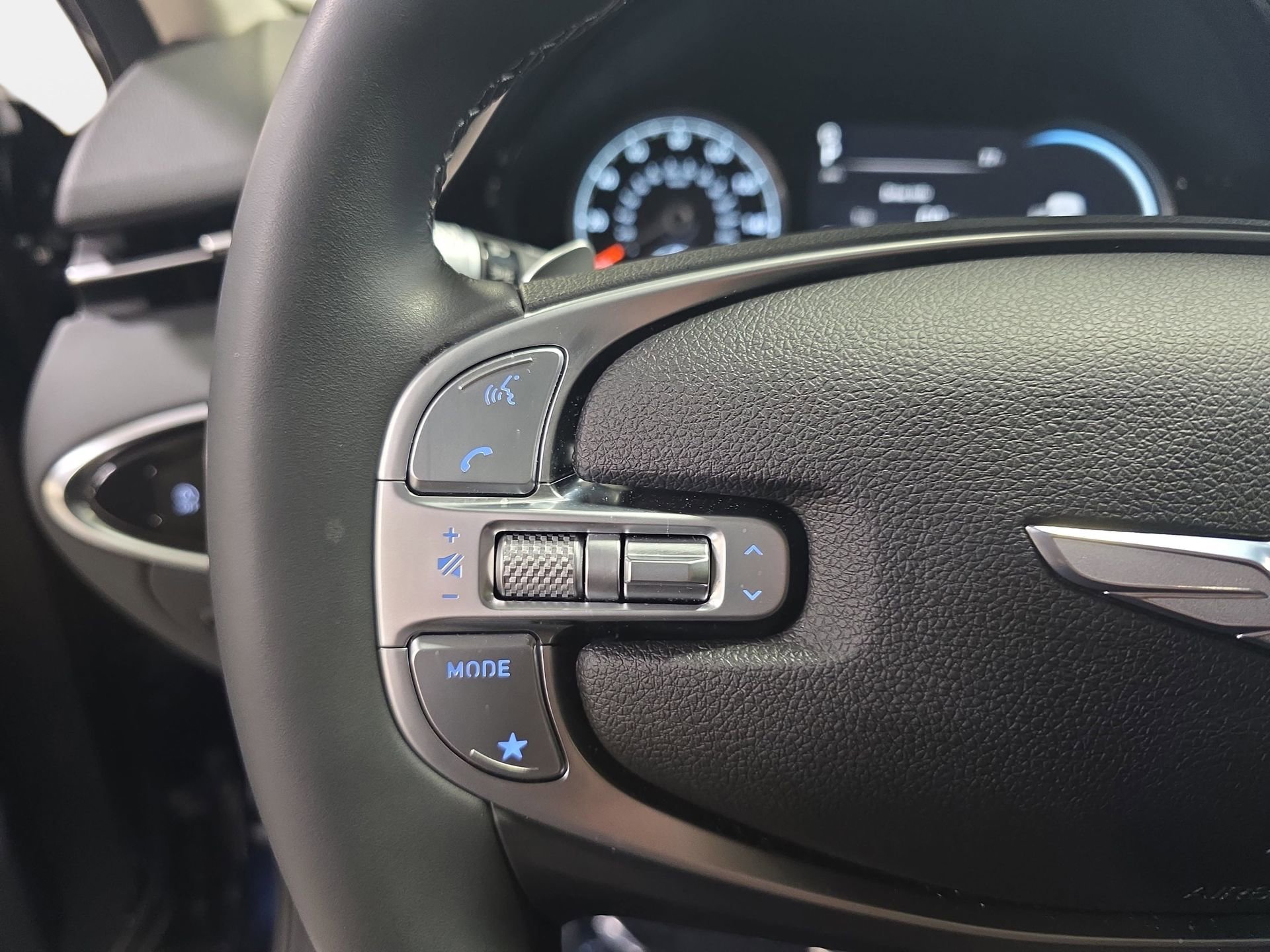 Used 2025 Genesis GV70 2.5T w/ Select Package image 17