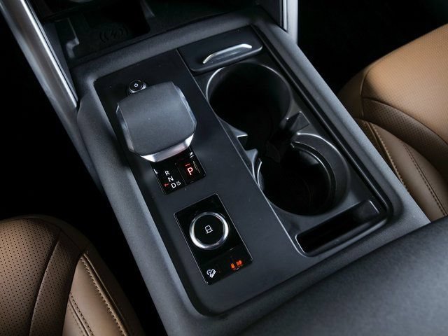 Certified 2025 Land Rover Discovery Dynamic SE AWD/4WD image 13