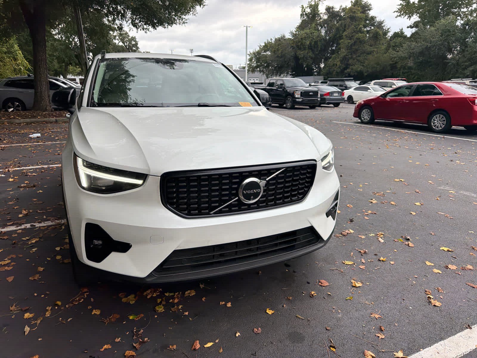 Used 2024 Volvo XC40 B5 Plus AWD/4WD image 3