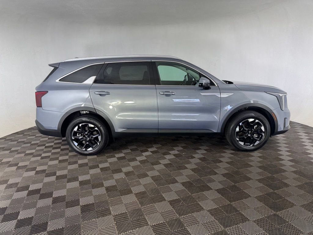 Used 2025 Kia Sorento S AWD/4WD image 9