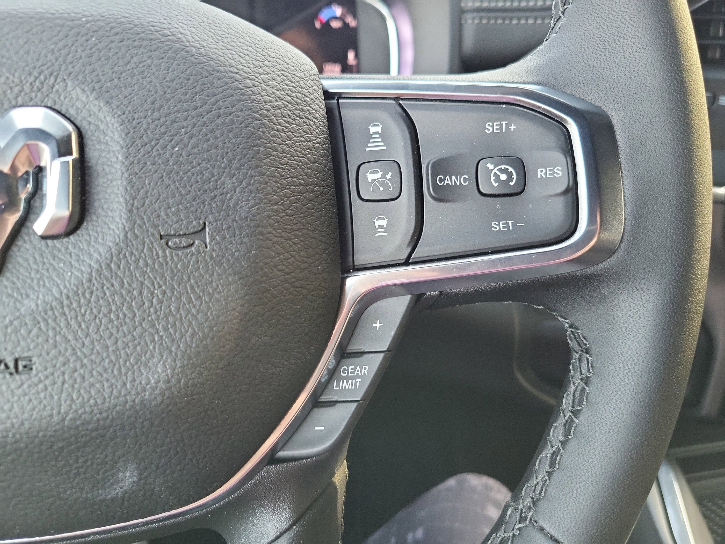 New 2026 RAM 2500 Laramie AWD/4WD image 31
