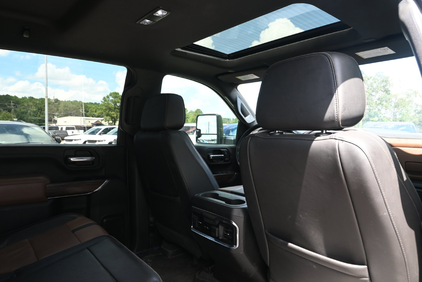 Used 2022 Chevrolet Silverado 2500 High Country w/ Technology Package AWD/4WD image 23