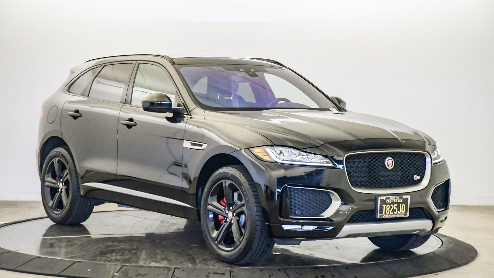 Used 2019 Jaguar F-PACE S image 6