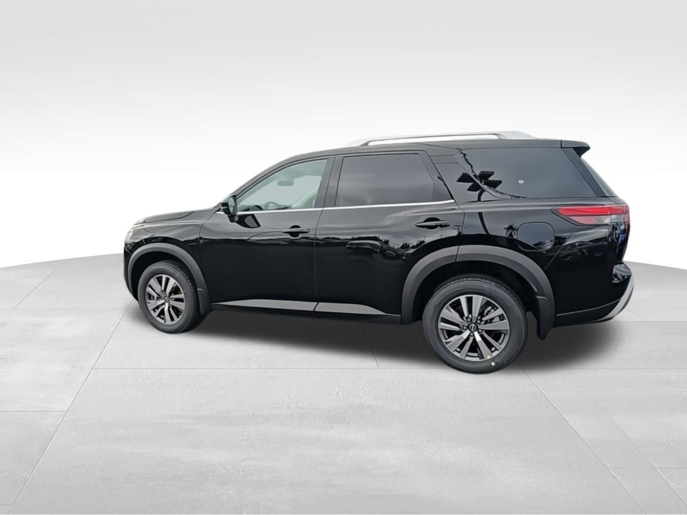 New 2025 Nissan Pathfinder SL image 5