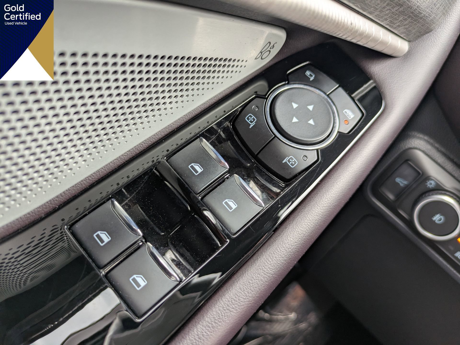 Certified 2025 Ford Explorer Platinum w/ LUX Leather Package image 32